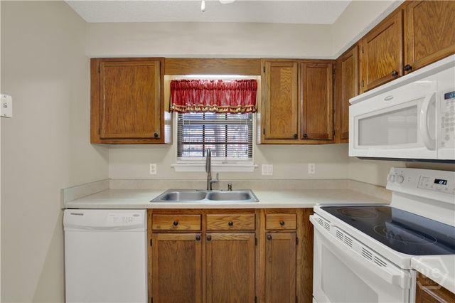 25 Colony Park Drive, Savannah, GA 31406