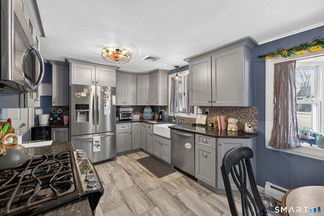 18 Evergreen Street, Norwich, CT 06360