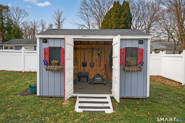 18 Evergreen Street, Norwich, CT 06360