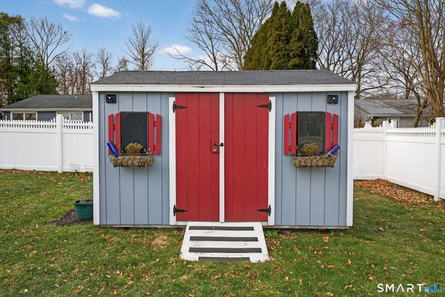 18 Evergreen Street, Norwich, CT 06360