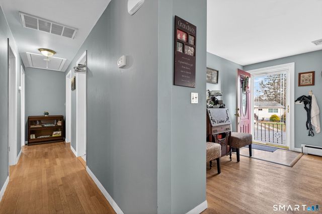 18 Evergreen Street, Norwich, CT 06360