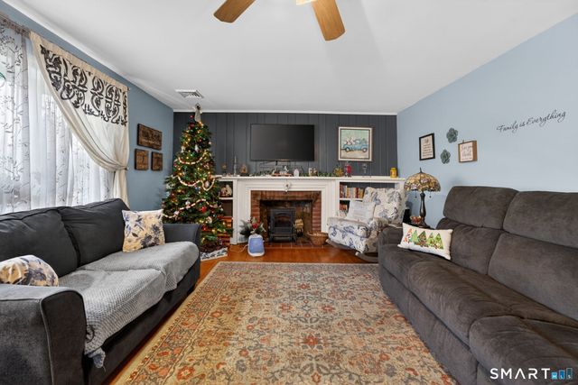 18 Evergreen Street, Norwich, CT 06360