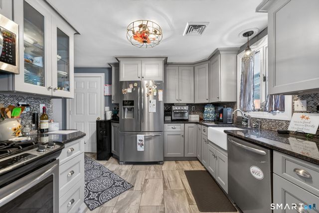 18 Evergreen Street, Norwich, CT 06360