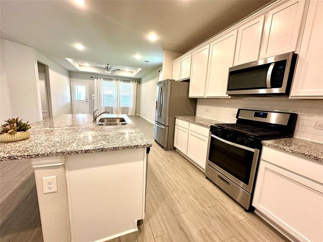 8319 Divot Trace, Fulshear, TX 77441