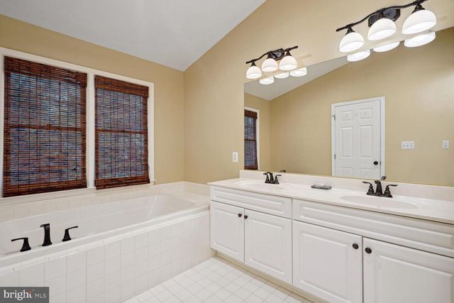 8544 WESTOWN WAY, Vienna, VA 22182