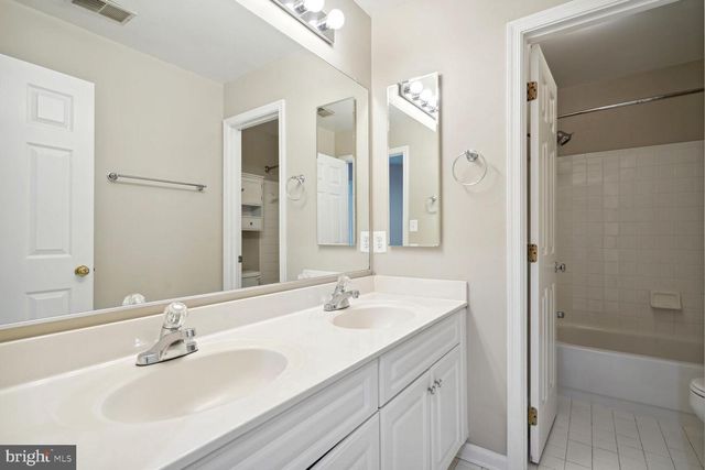 8544 WESTOWN WAY, Vienna, VA 22182