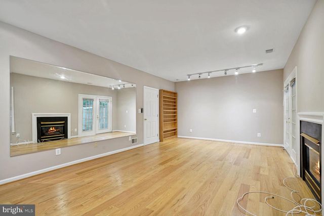 8544 WESTOWN WAY, Vienna, VA 22182