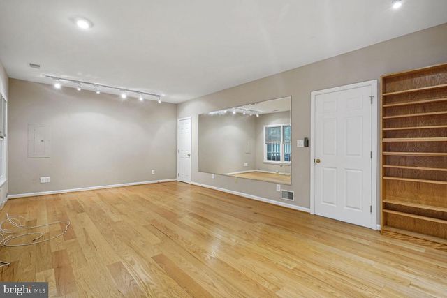 8544 WESTOWN WAY, Vienna, VA 22182