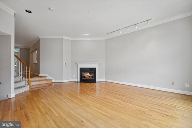 8544 WESTOWN WAY, Vienna, VA 22182