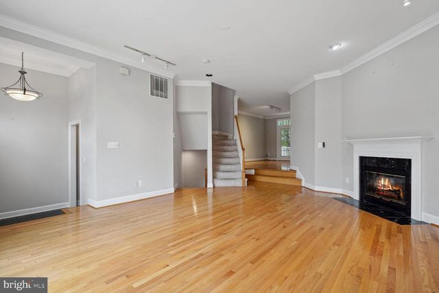 8544 WESTOWN WAY, Vienna, VA 22182
