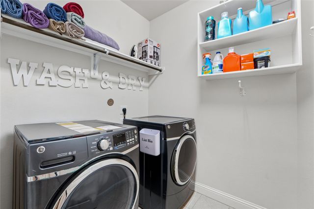 9538 Ocean Drive, Iowa Colony, TX 77583