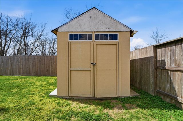 9538 Ocean Drive, Iowa Colony, TX 77583