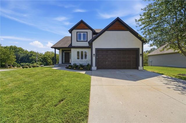 1816 NE Volos Court, Blue Springs, MO 64029
