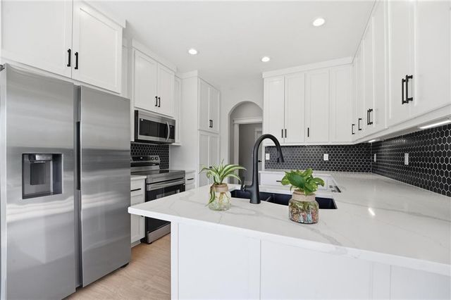 1816 NE Volos Court, Blue Springs, MO 64029