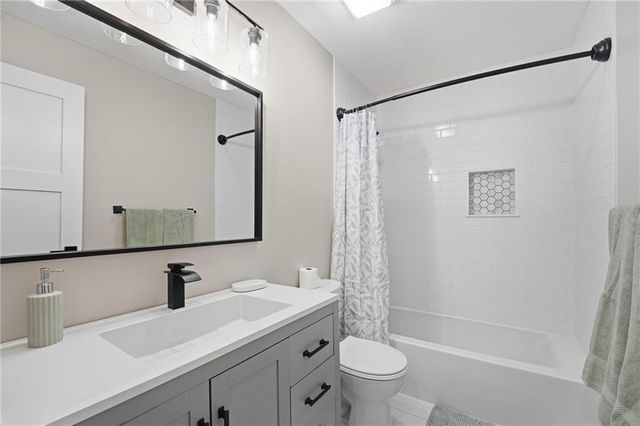1816 NE Volos Court, Blue Springs, MO 64029