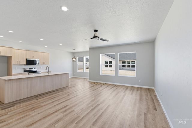 8307 E Presley Ct, Nampa, ID 83687