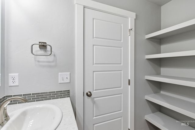 8307 E Presley Ct, Nampa, ID 83687