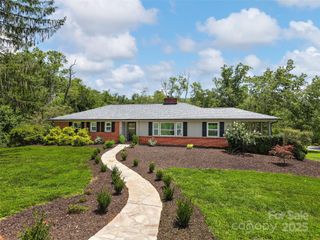 8 Bevlyn Drive, Asheville, NC 28803