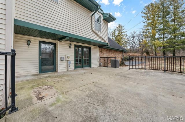 2 Powder Creek Drive, Belleville, IL 62223