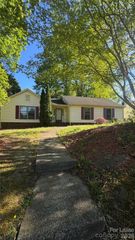 7620 Fire Tree Lane, Charlotte, NC 28227
