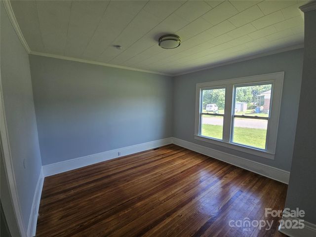 1704 16th Street NE, Hickory, NC 28601