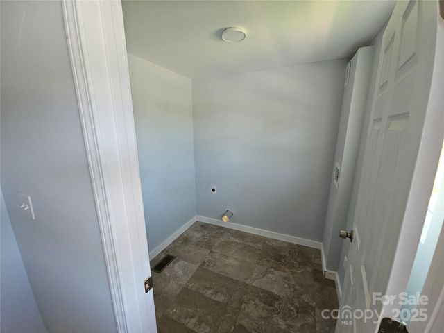 1704 16th Street NE, Hickory, NC 28601