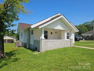 1704 16th Street NE, Hickory, NC 28601