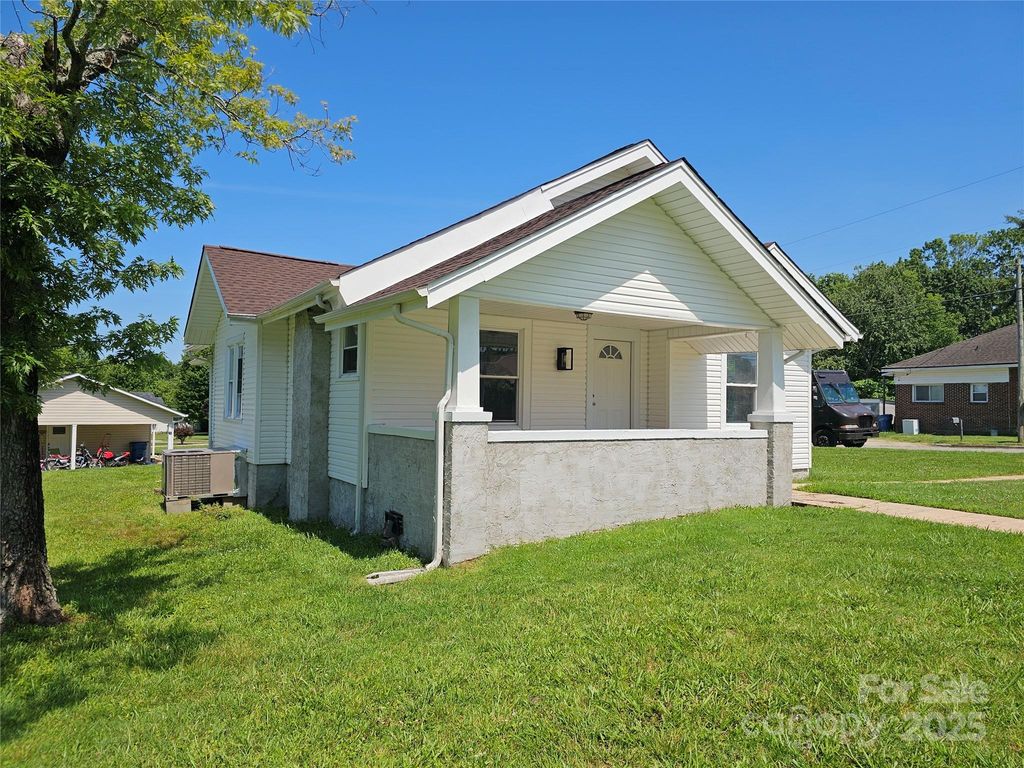 1704 16th Street NE, Hickory, NC 28601