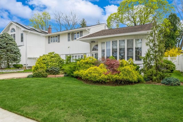 2332 Plymouth Place, East Meadow, NY 11554