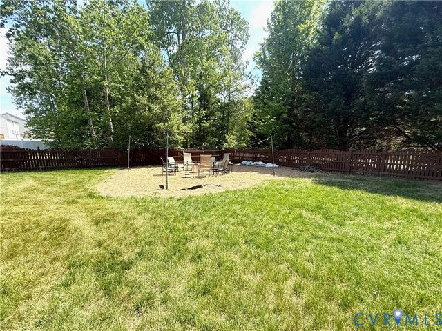 3161 Poplar View Pl, Chester, VA 23831