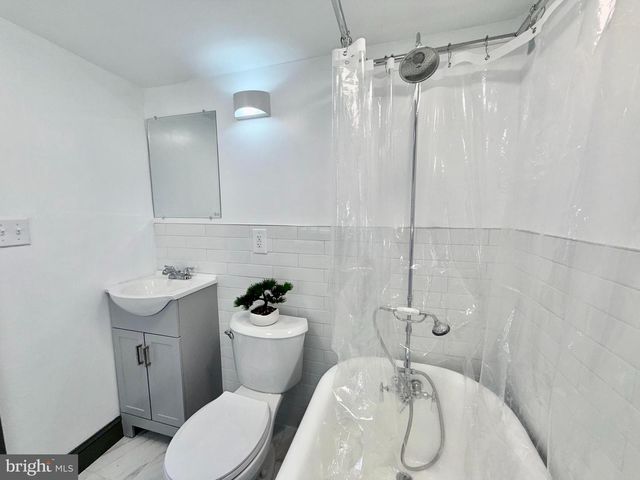 102 E UNION ST, Burlington, NJ 08016