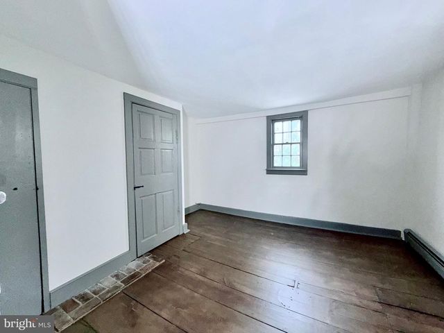 102 E UNION ST, Burlington, NJ 08016