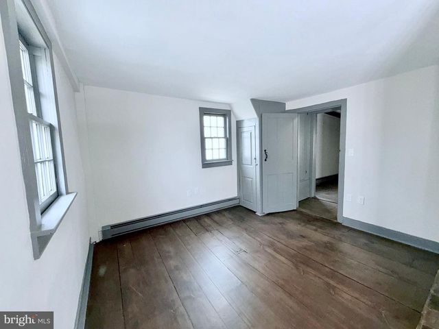 102 E UNION ST, Burlington, NJ 08016