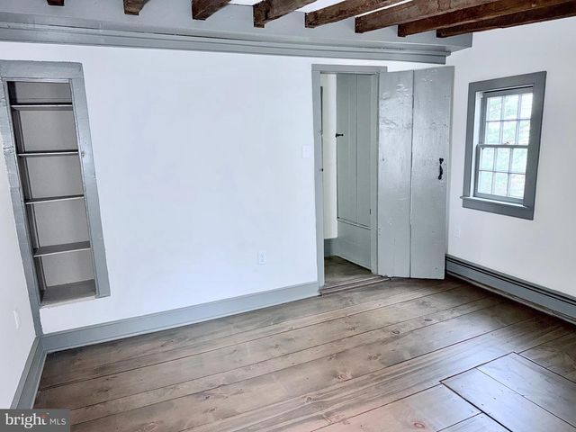 102 E UNION ST, Burlington, NJ 08016