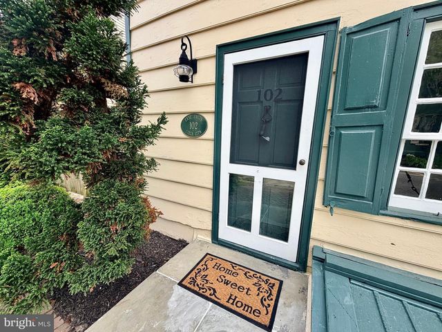 102 E UNION ST, Burlington, NJ 08016