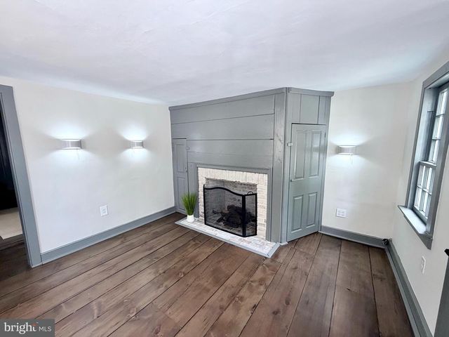 102 E UNION ST, Burlington, NJ 08016