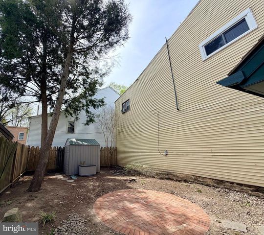 102 E UNION ST, Burlington, NJ 08016