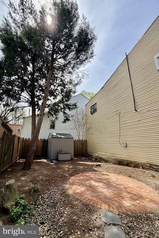 102 E UNION ST, Burlington, NJ 08016