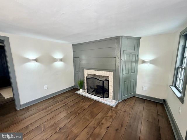 102 E UNION ST, Burlington, NJ 08016