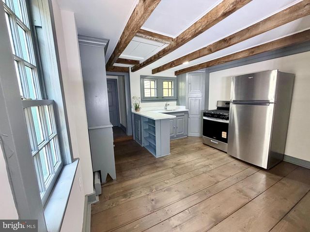 102 E UNION ST, Burlington, NJ 08016