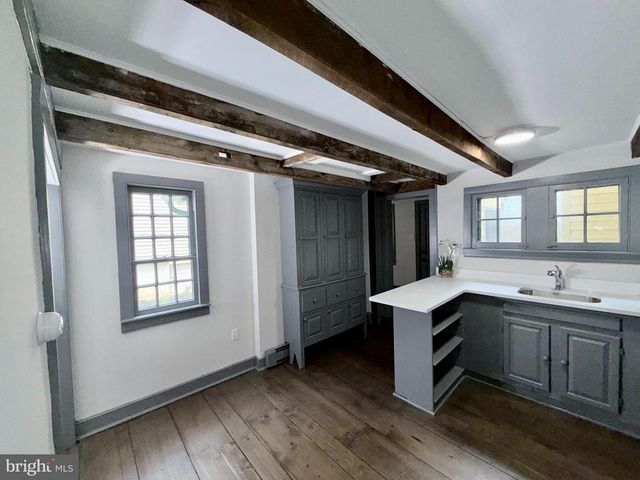 102 E UNION ST, Burlington, NJ 08016