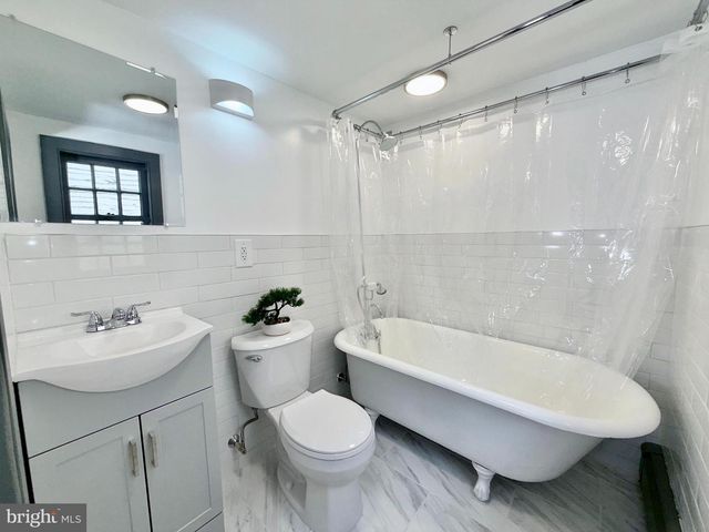 102 E UNION ST, Burlington, NJ 08016