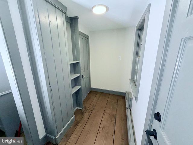 102 E UNION ST, Burlington, NJ 08016