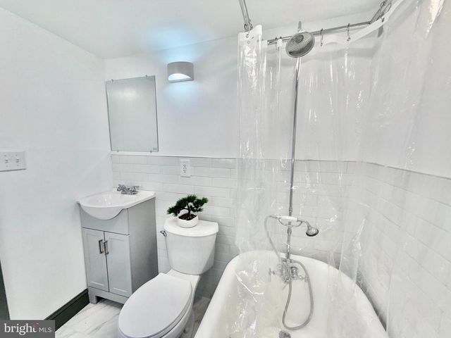 102 E UNION ST, Burlington, NJ 08016