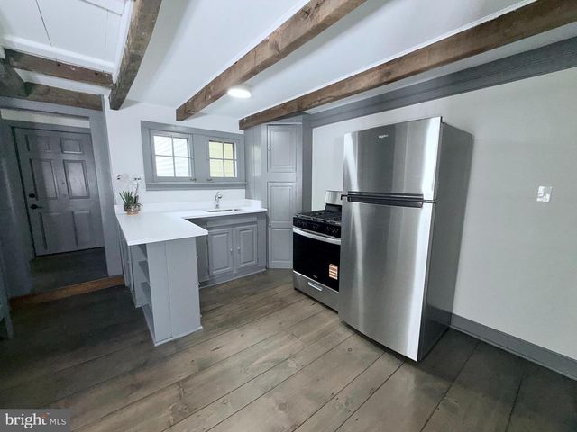 102 E UNION ST, Burlington, NJ 08016