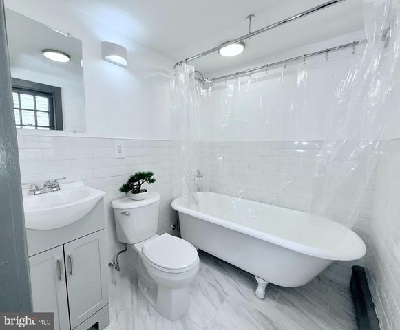 102 E UNION ST, Burlington, NJ 08016