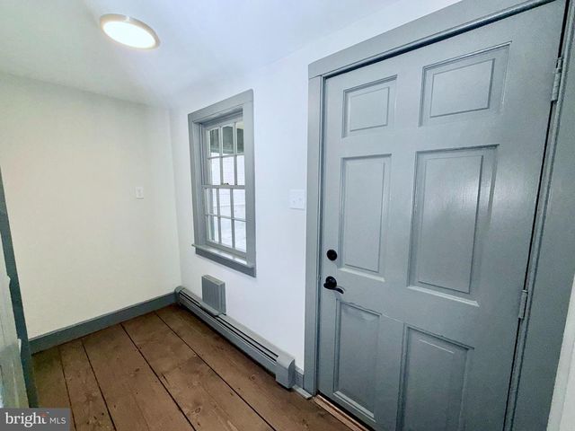 102 E UNION ST, Burlington, NJ 08016