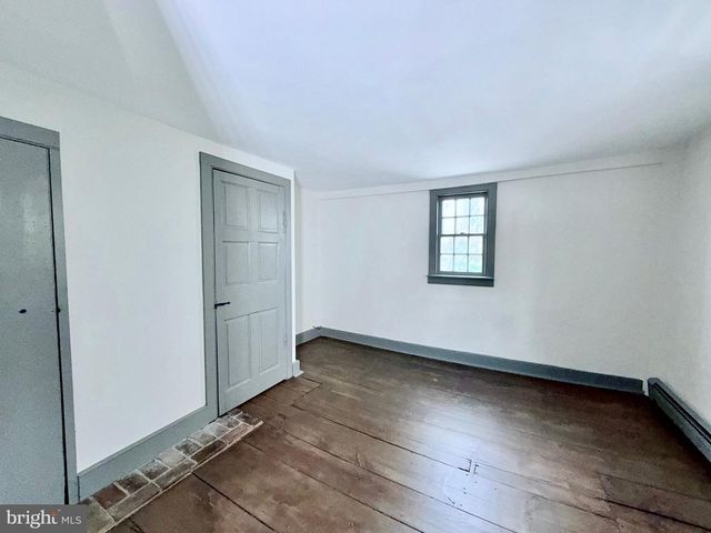 102 E UNION ST, Burlington, NJ 08016