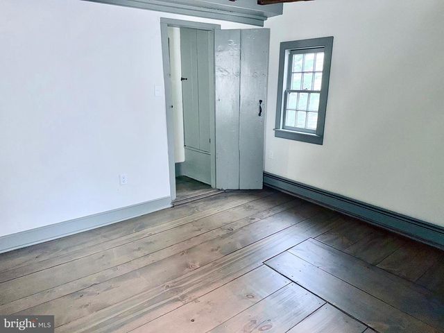 102 E UNION ST, Burlington, NJ 08016