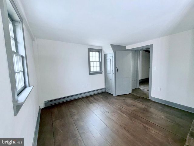 102 E UNION ST, Burlington, NJ 08016